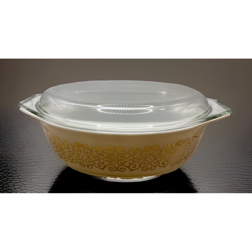 Pyrex "BRAMBLE BEIGE" 045 / 2 1/2 Quart Casserole Dish w/ Lid